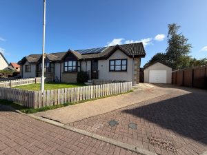 35 Knockomie Gardens, Forres, IV36 2TN