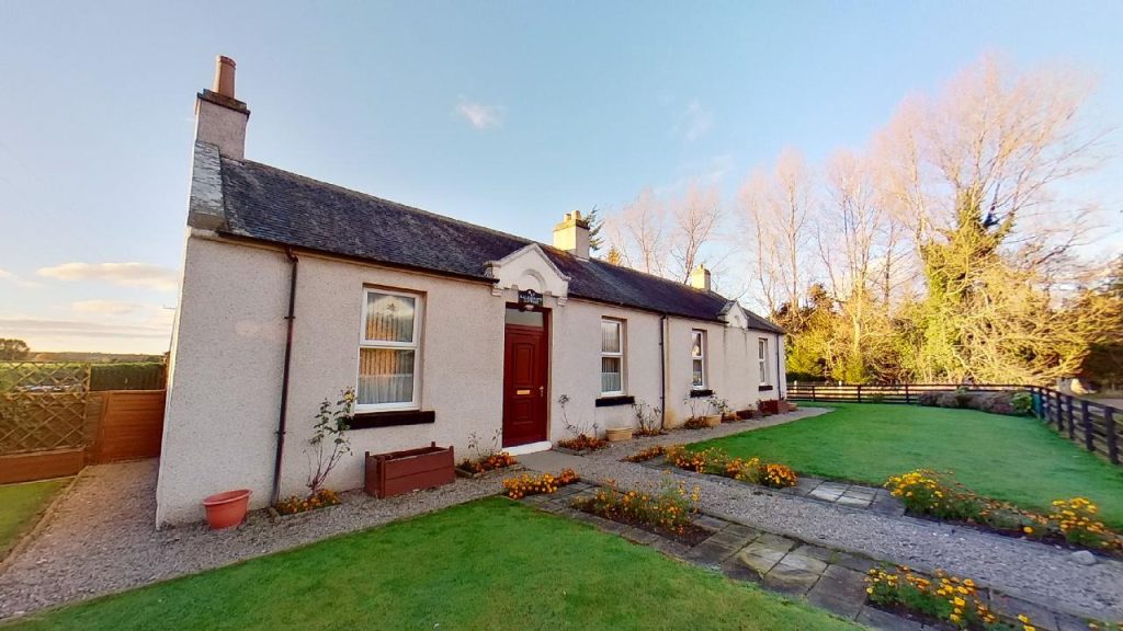 Balnageith Cottage, Forres, Moray, IV36 2SG R & R Urquhart