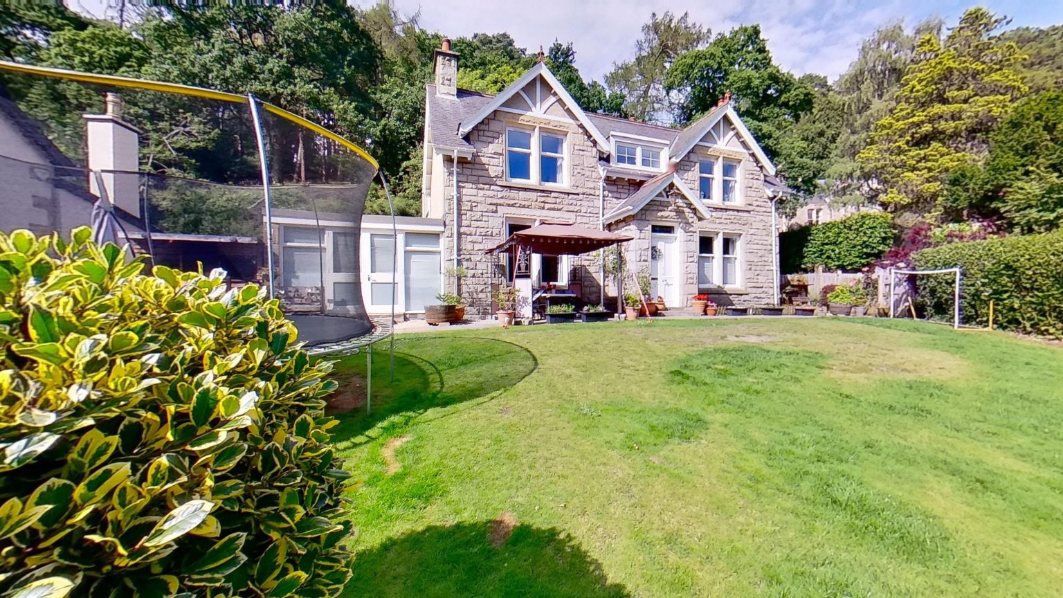 Craigmhor, 67 St Leonards Road, Forres, Moray, IV36 1DW R & R