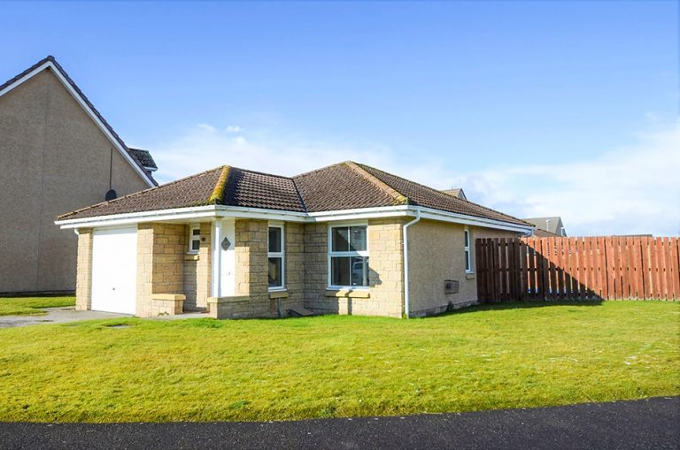 42 Spires Crescent, Nairn, IV12 5PZ R & R Urquhart Solicitors